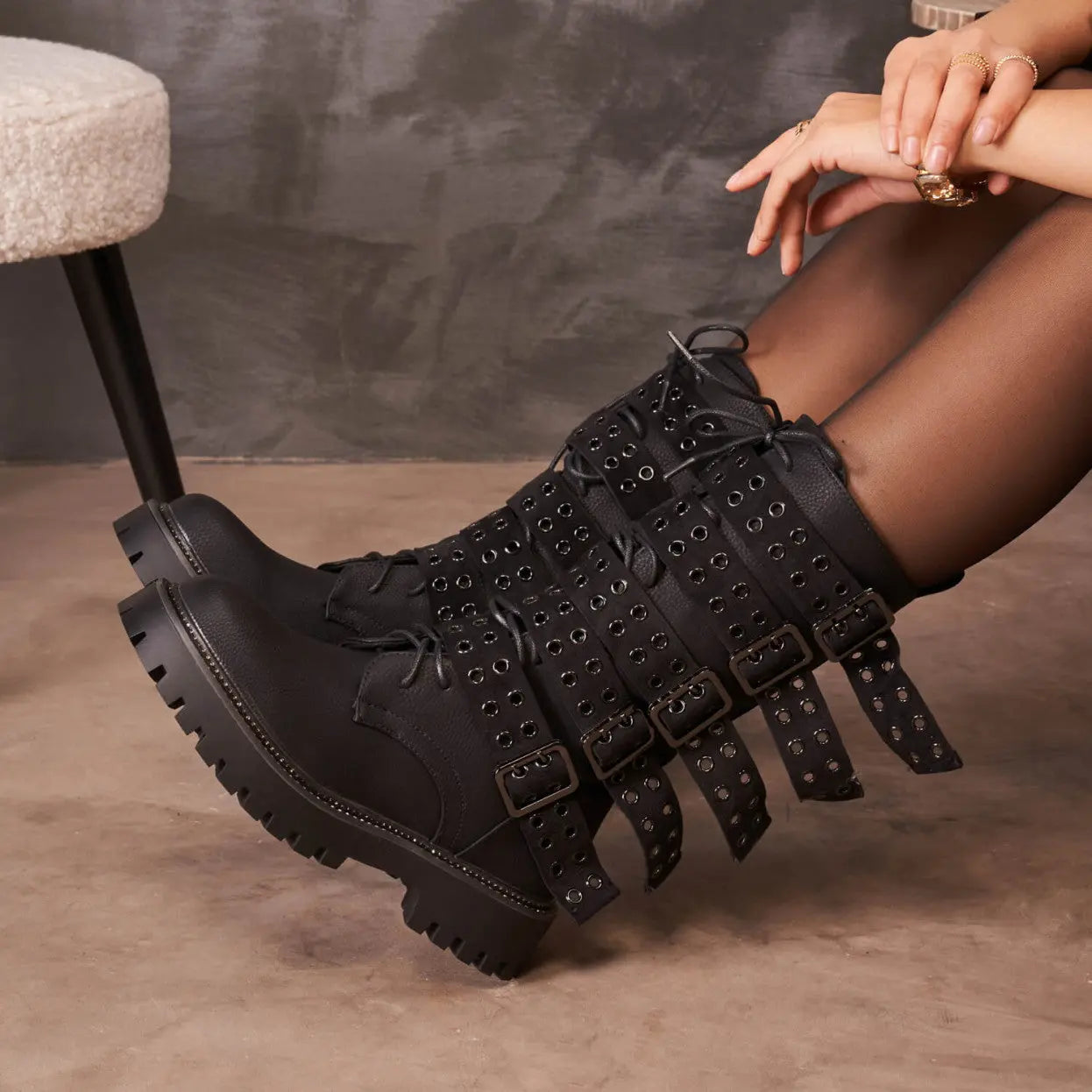 Véralune™ | Bottine avec lanières noir